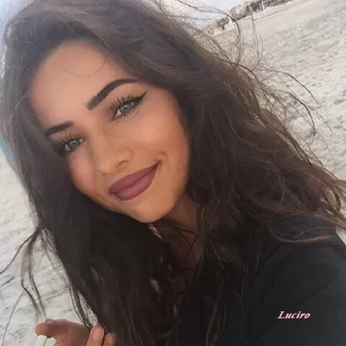 くせ毛カットが得意でクセを活かすカットが上手な美容師