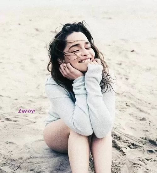 くせ毛を活かす女性の髪型